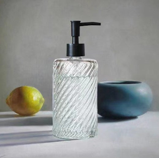 Twilled Diagonal Lines Decorated Clear Glass Soap Dispenser With Replacable Soap Dispenser